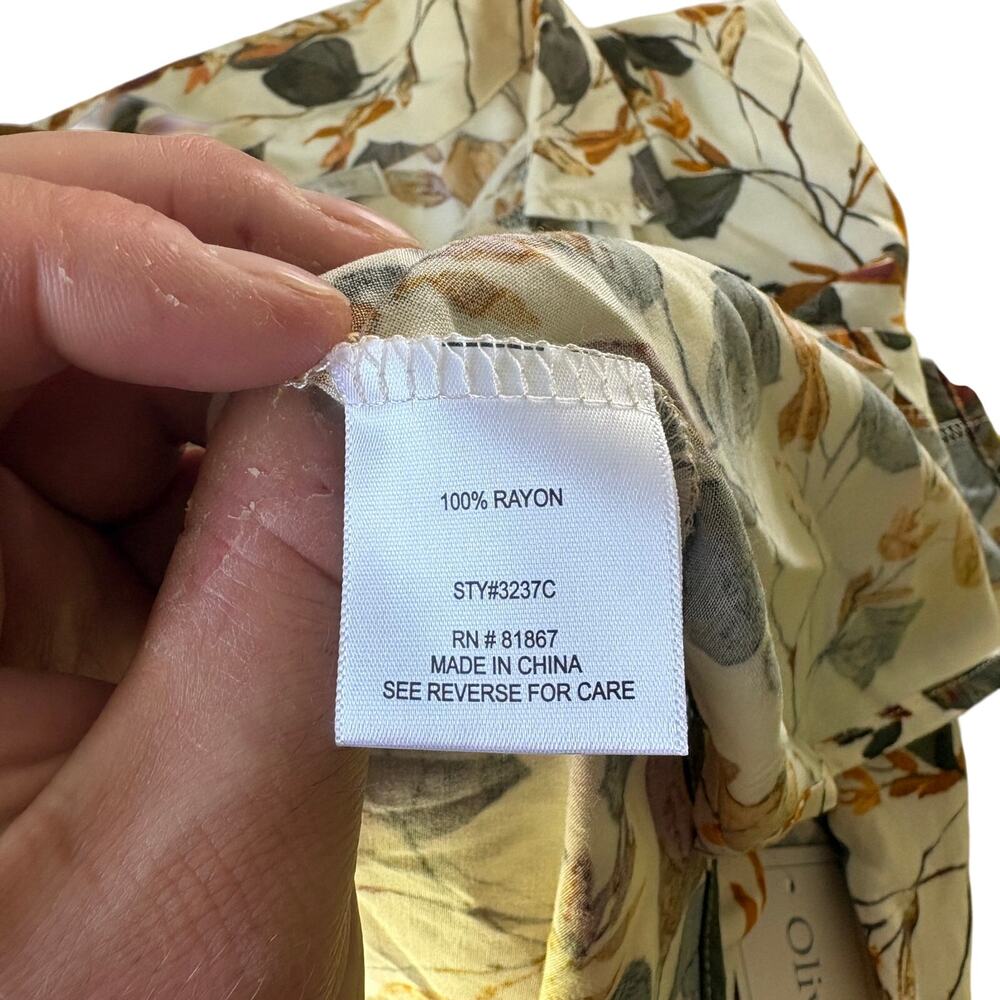 NWT Olivia Sky Winter Leaves Button Down Blouse Top Pintuck Size Large Rayon - Picture 9 of 9
